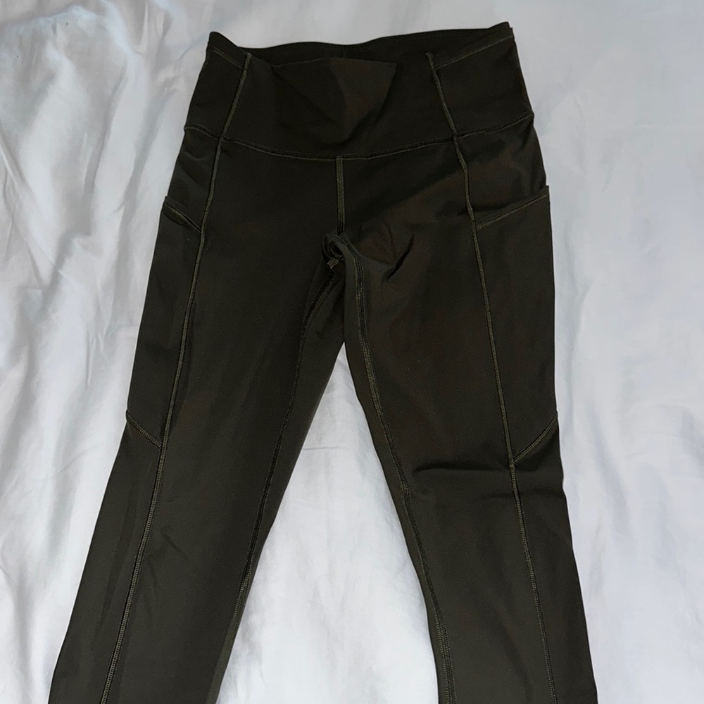 Lululemon fast and free, size 6, olive color. Perfect condition.